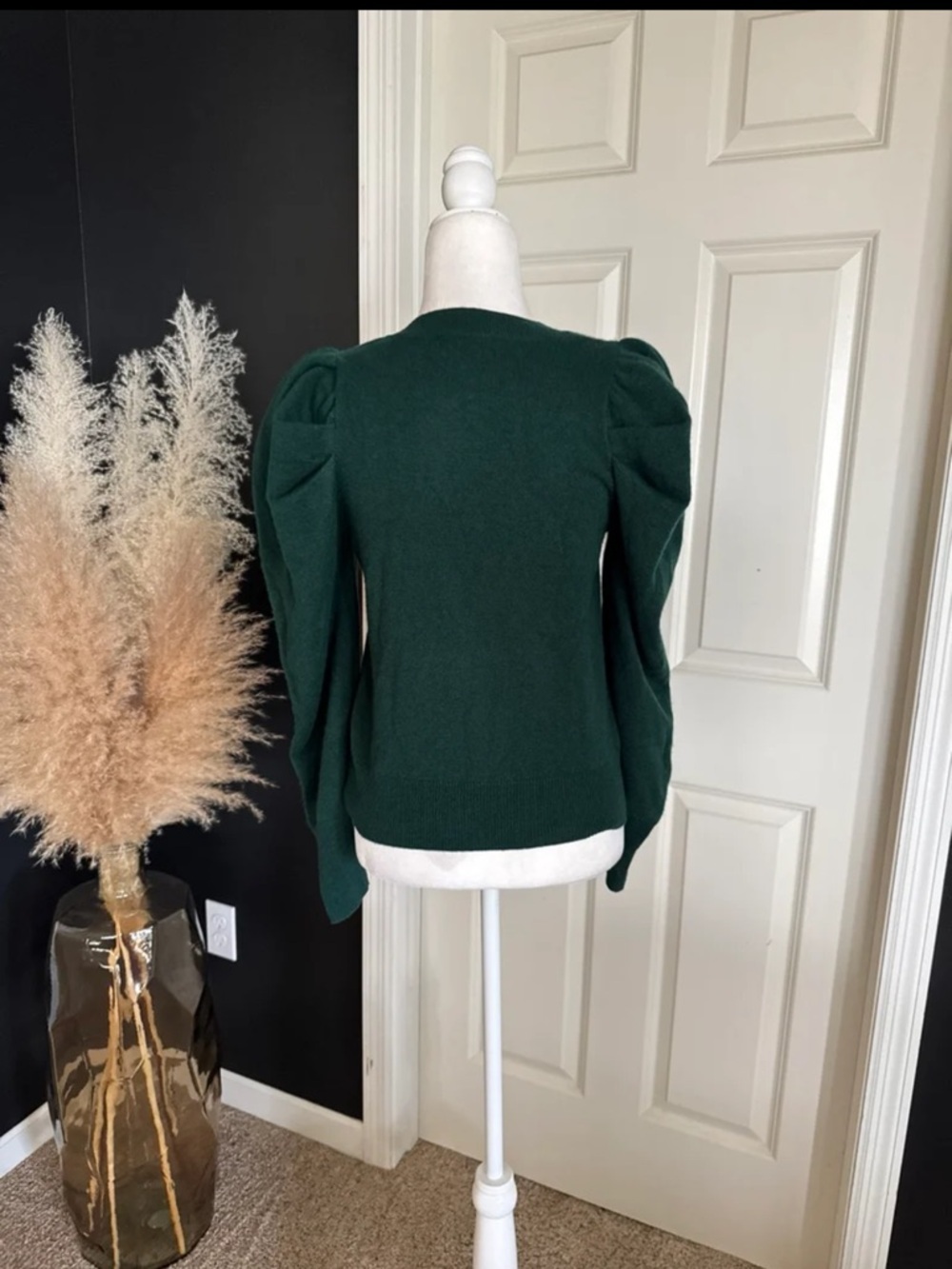 AQUA Cashmere Forest Green Puff Sleeve Sweater Size XS
100% Cashmere - Picture 8 of 12